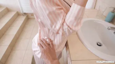 Alexa Flexy's Anal Deals - Calibri