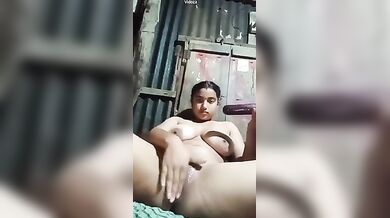 Desi Girl Masturbating Hard With Brinjal
