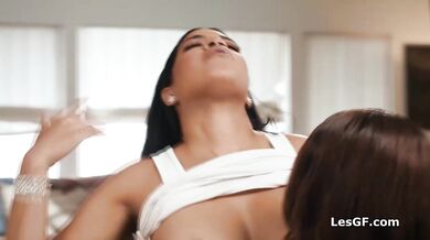 Ebony Couple Swap Turns to a Squirting Foursome