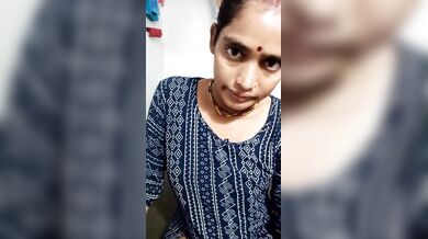 Desi hot teen showing nude live