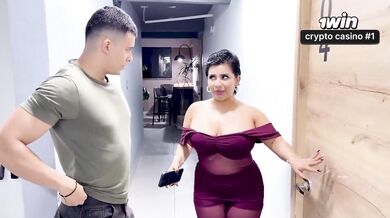 Amateur Latina BBW with meaty bra-stuffers takes yam-sized prick while her boyfr