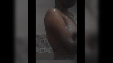 Slim bhabhi bath boobs show