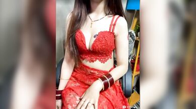 Husan-e-Malika red lingerie show