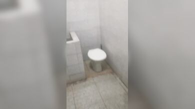 MARLBOROQUEENSEX - MAMPIR DI KAMAR MANDI NEMU CANGCUT PUTIH