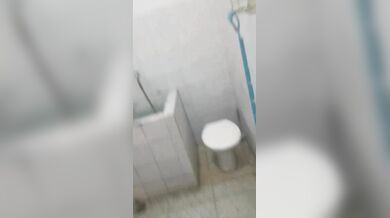 MARLBOROQUEENSEX - MAMPIR DI KAMAR MANDI NEMU CANGCUT PUTIH