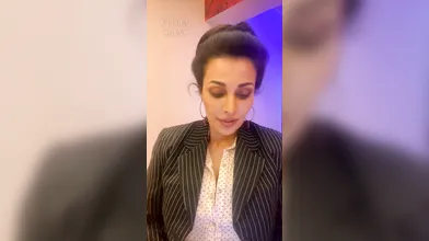 Flora Saini Take It Off Live