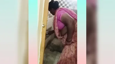 Bhabhi saree side boob
