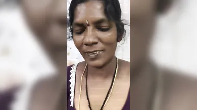 Tamil mid showing her boobs