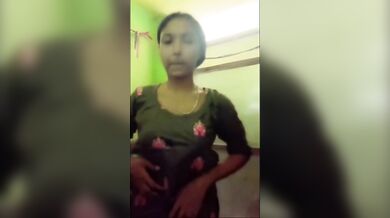 Horny Bengali Girl Suhana Bathing & Masturbating