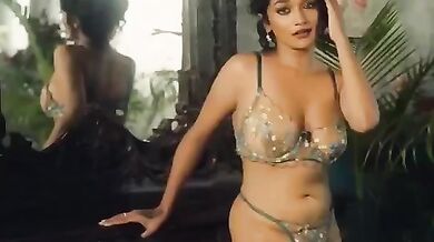 Actress Lavanya Manickam Showing Her Nude