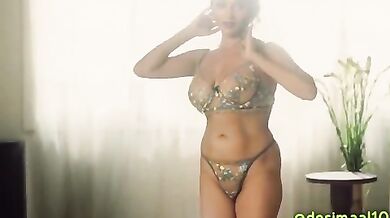 Actress Lavanya Manickam Showing Her Nude