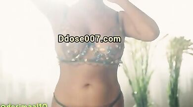 Actress Lavanya Manickam Showing Her Nude