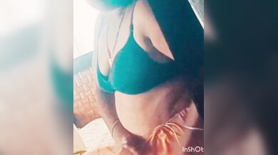 Reshma aunty full boobs