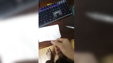 MARLBOROQUEENSEX - NONTON BOKEP JEPANG SAMBIL NGOCOK KONTOL