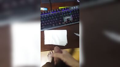 MARLBOROQUEENSEX - NONTON BOKEP JEPANG SAMBIL NGOCOK KONTOL