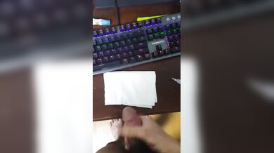 MARLBOROQUEENSEX - NONTON BOKEP JEPANG SAMBIL NGOCOK KONTOL