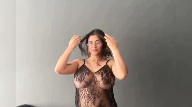 Curvy Molly – Transparent At :30