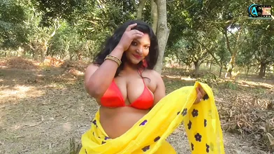 Horny Bengali Model Rashi Huge Cleavage