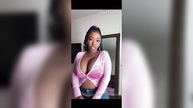 Youtuber Wanda Nude Boobs 3