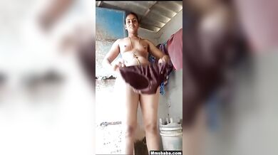 Desi Bhabhi Pissing