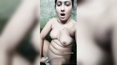 Horny Girlfriend Ne Khule Main Kapre Utarke Pussy Main Ungli Karne Ka Video