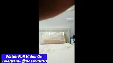 Horny Punjabi MILF fingering kiya bed par nude MMS banakar