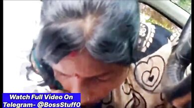 Hot Patna MILF blowjob deti hai padosi ko car me baithi clip