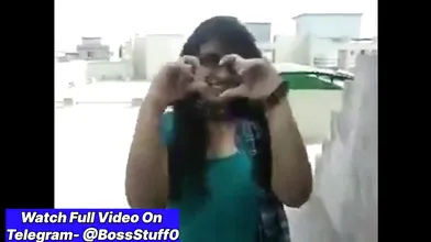 Noida virgin girl smooch karti hai BF ko cleavage dikhakar