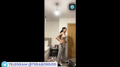 Punjabi NRI girl sexy ass dikhati hai striptease karke clip