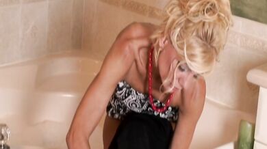 Barbie's Pussy Break - Lisa Rose