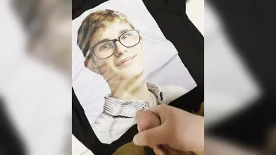 Cumshot tribut on hot printed Lucas scholle