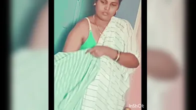 Bhabhi dress change