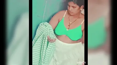 Bhabhi dress change