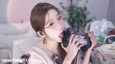ASMR_酥酥学姐_金丝眼镜的舔耳温柔的舔舐