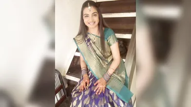 Sexy indian housewife nude strip show on webcam