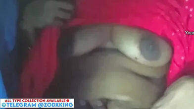 Innocent Marwari Bhabhi seduced and fucked in running train by ticket collector