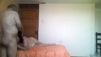 Putita madura teniendo sexo
