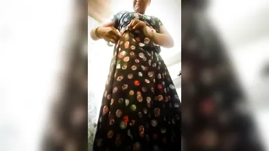 Soni Devi randi Ka New Look - Kapde Badal Ke Hotel Party Ke Liye Ready*