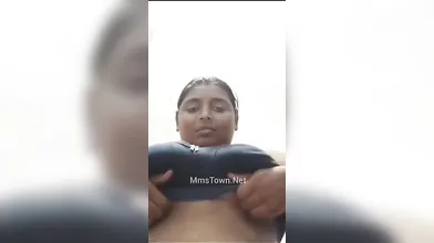Gouthami reddy manthena removing saree blouse & black sexy bra showing Big boobs in bedroom video xxx viral??