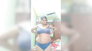 Chennai paid girl Vinothini dress change