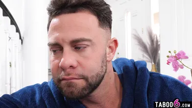 New sugarbaby Della Cate knocks on known sugardaddy his door