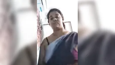 Tamil aunty show her sweet melon