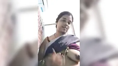 Tamil aunty show her sweet melon