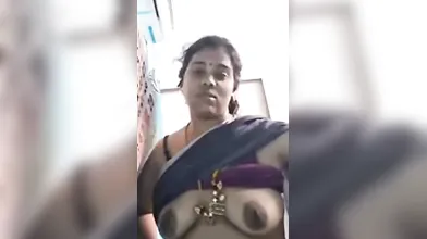 Tamil aunty show her sweet melon