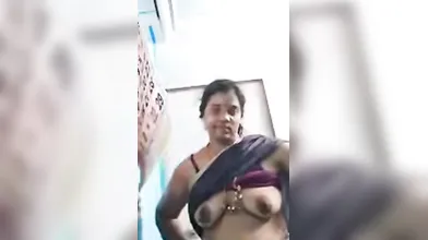 Tamil aunty show her sweet melon