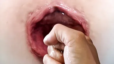 Show your fameous wide open pussy