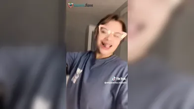 AlejandraFoxyHn real honduran Tiktoker accept money for making A blowjob