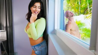 Oh my god my teen stepdaughter took her big tits out ifo me