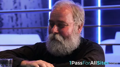 A mischievous old dude rewards a youthfull barman with a new explosion of pearl juice - cool XXX action!