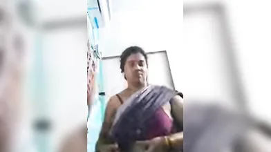 Tamil wife sexy boob show her video call